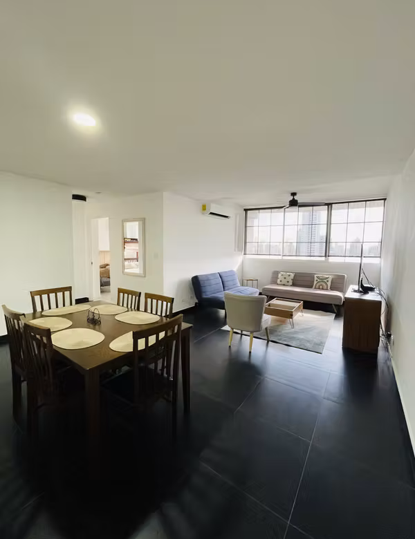 Sala y comedor amoblados del apartamento