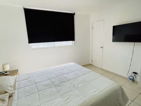 Recámara amoblada con cama