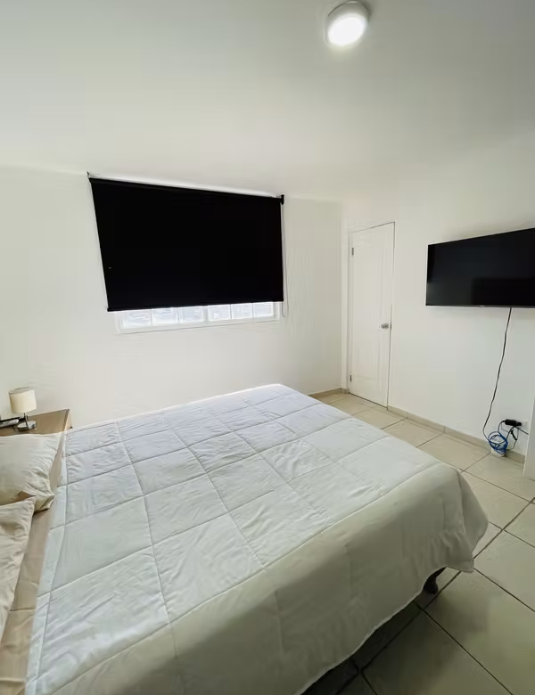 Recámara amoblada con cama