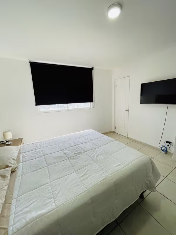 Recámara amoblada con cama