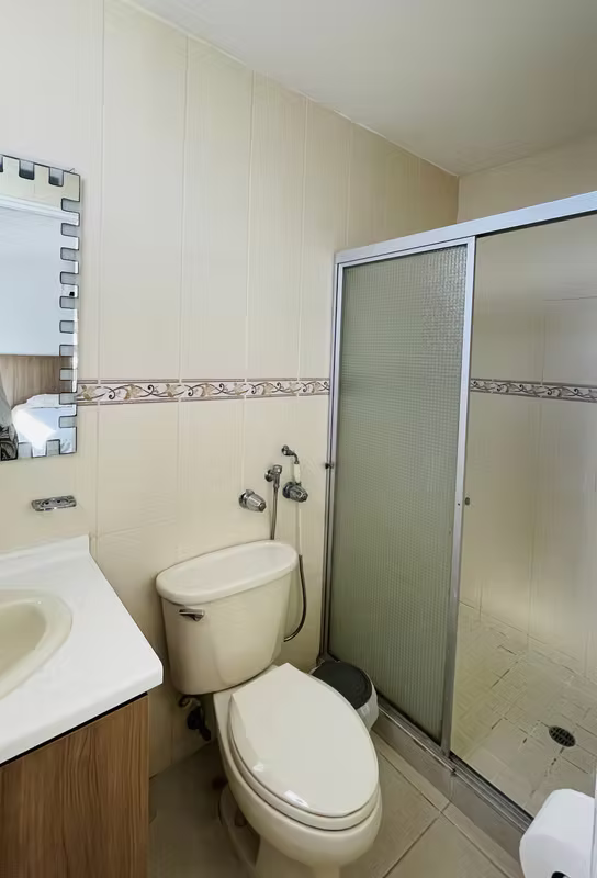 Baño con ducha del apartamento