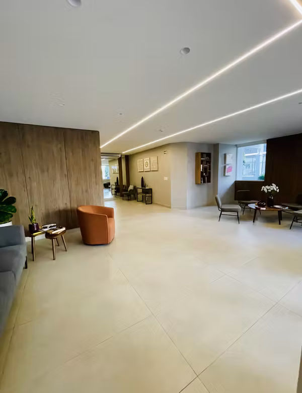 Área común interior con mobiliario