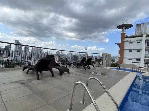 Piscina y terraza del área social
