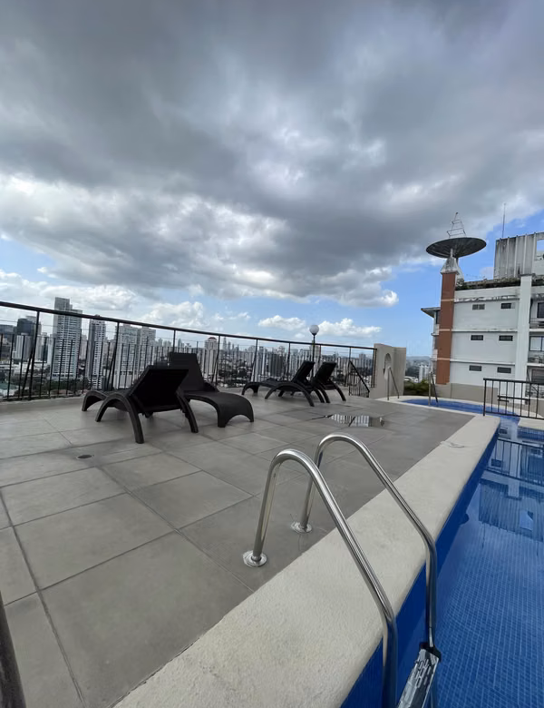 Piscina y terraza del área social